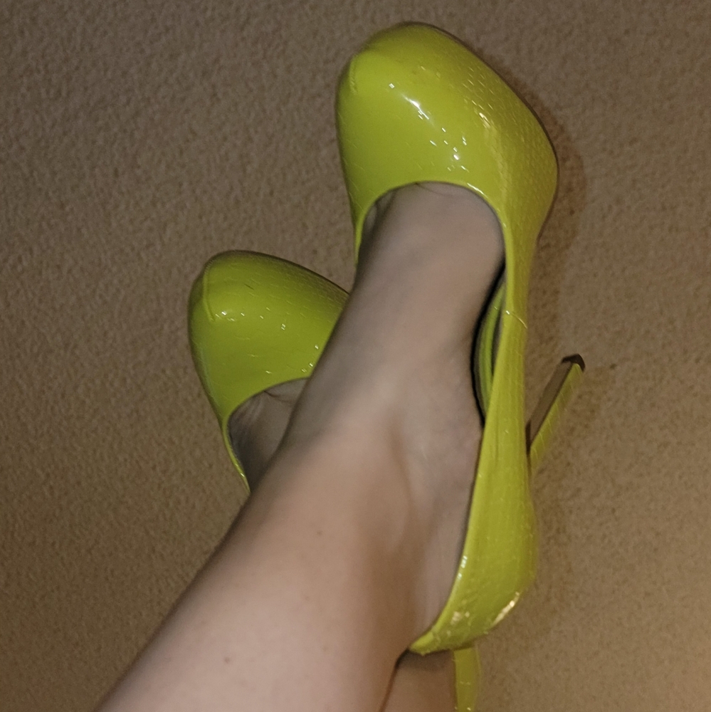 Steve Madden neon yellow high heals